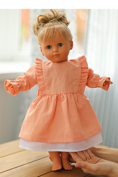 Кукольное платье персикового цвета с воланами